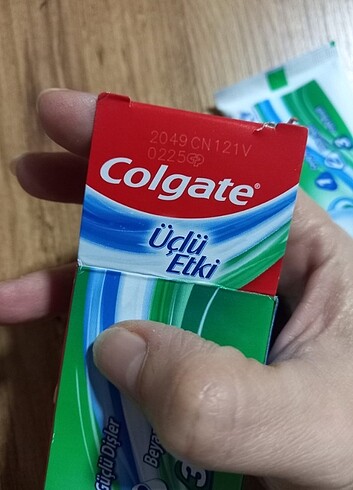 Diğer 100 ml Colgate doğal yeşil şerit diş macunu üçlü etki skt Şubat 