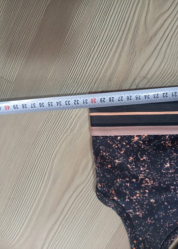H&M H&M XS crop spor yarım atlet Siyah Baskılı Mini Spor Sütyeni