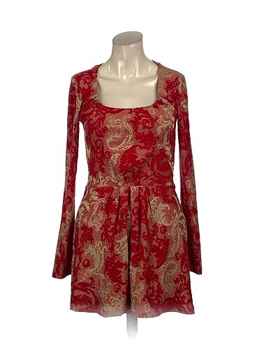PreLoved Kısa Elbise %70 İndirimli.
