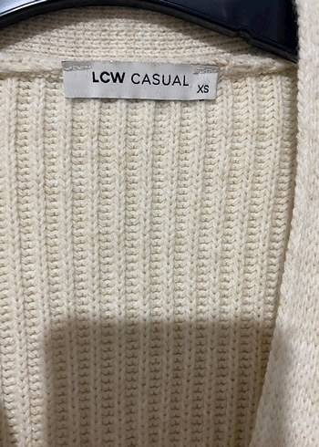 Düğmeli Bej Kısa Örgü Hırka - Görsel 2