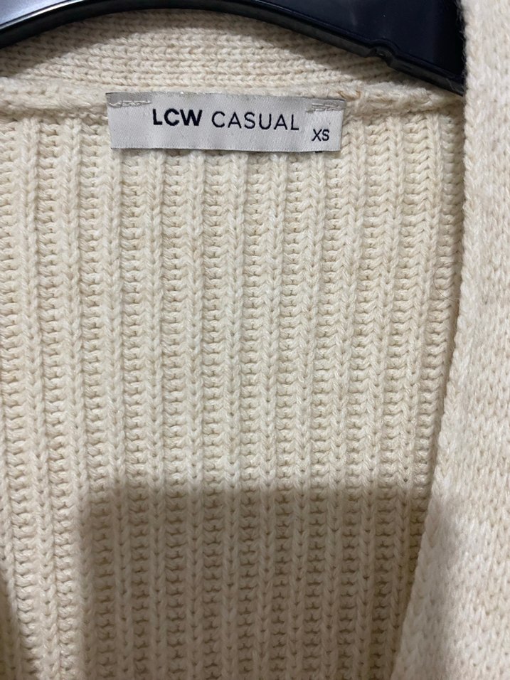 Düğmeli Bej Kısa Örgü Hırka - Görsel 2