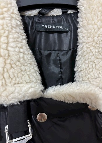 Siyah Mini Kürklü Mont - Görsel 3