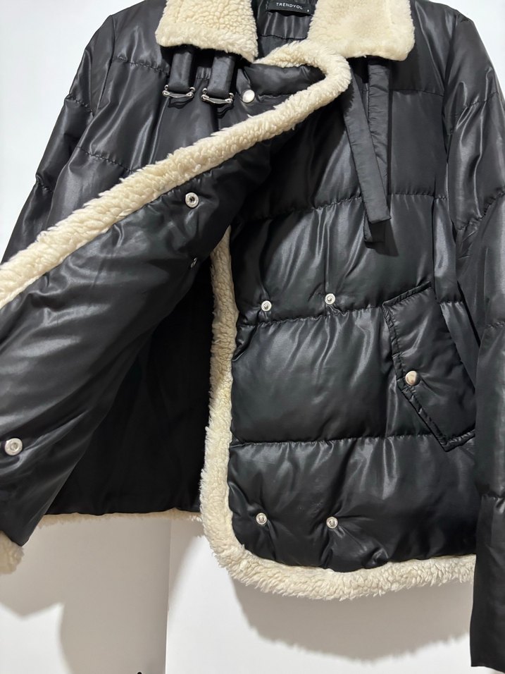 Siyah Mini Kürklü Mont - Görsel 2