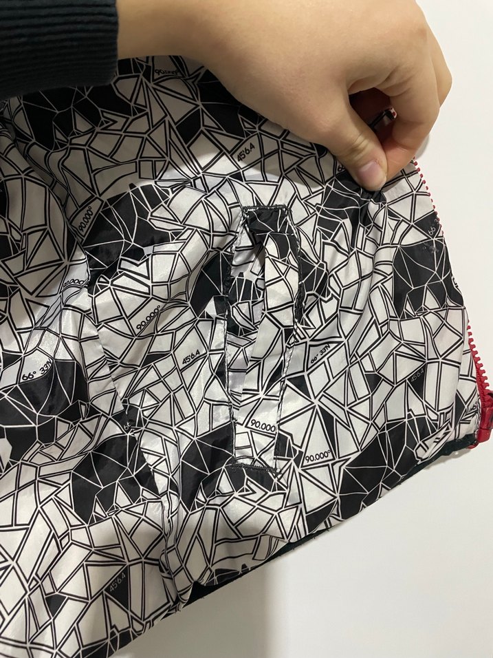 Erkek Çocuk Kırmızı Kapüşonlu Şişme Yelek - Görsel 4