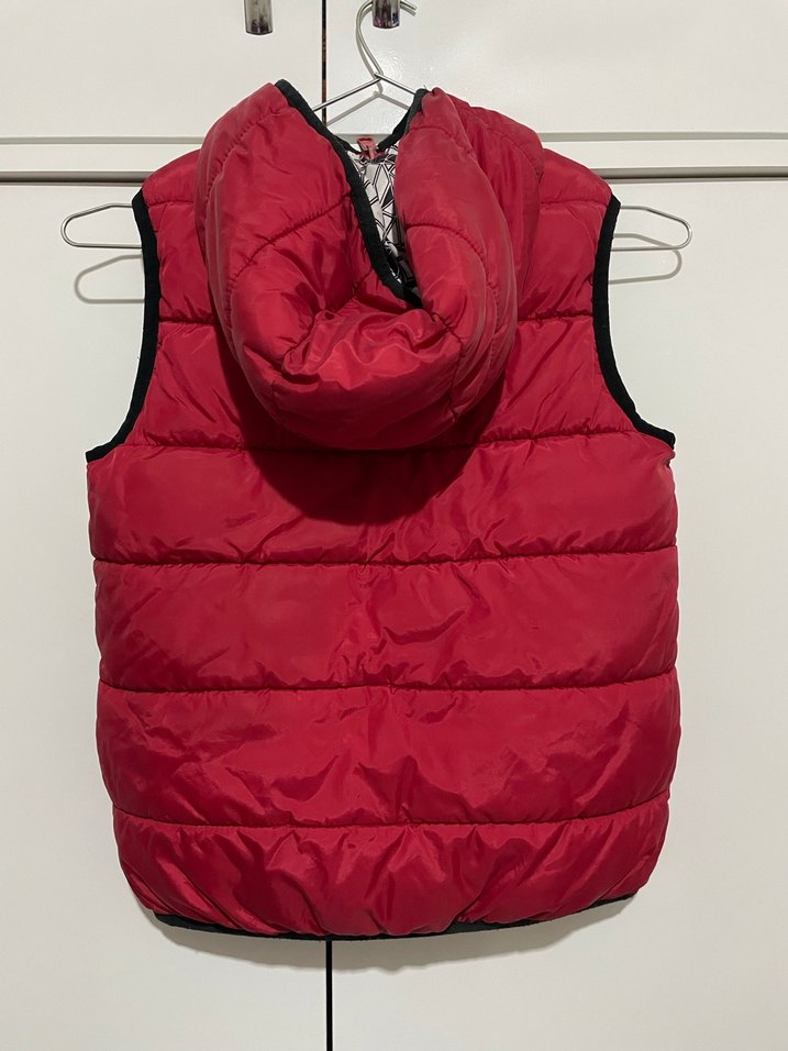Erkek Çocuk Kırmızı Kapüşonlu Şişme Yelek - Görsel 2