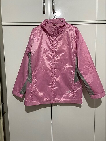 Pembe yağmurluk