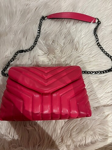 Pembe çanta