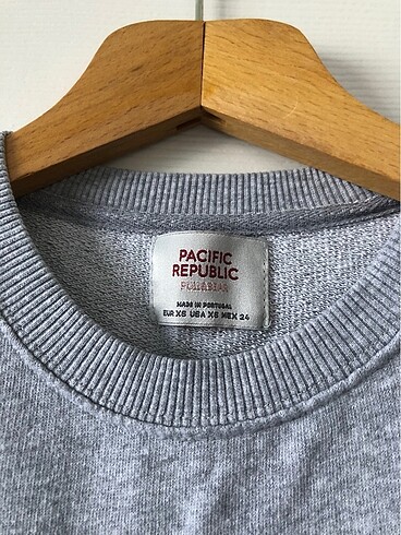 xs Beden gri Renk pull and bear sweatshirt
