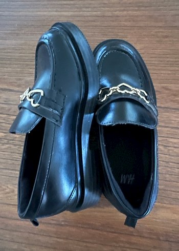 H&M Zincir Detaylı Siyah Deri Kadın Loafer - Görsel 4