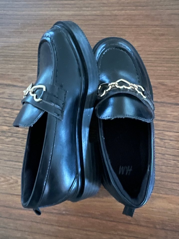 H&M Zincir Detaylı Siyah Deri Kadın Loafer - Görsel 4