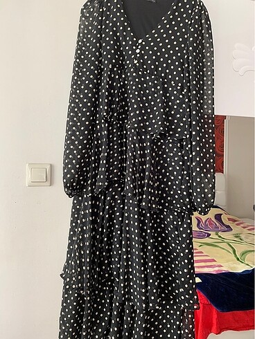 Uzun puantiyeli Zara model şifon elbise astarlı