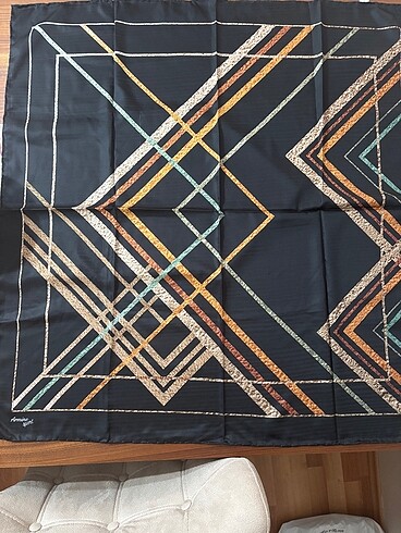 Beden siyah Renk Armine Twill Eşarp