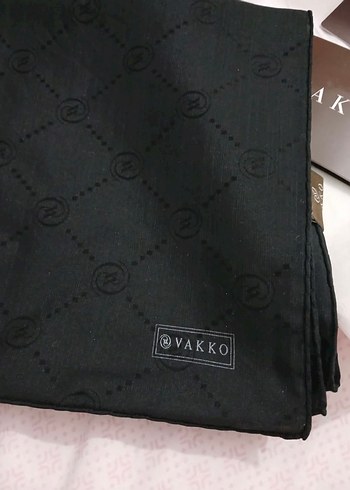 Vakko Siyah Monogramli Esarp