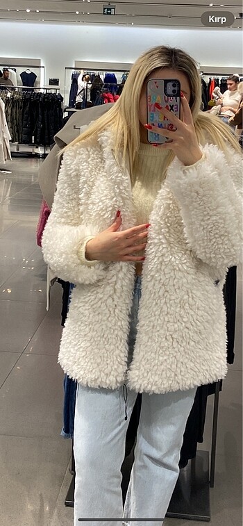 Zara Sayılı giyildi