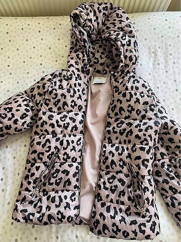 bershka toz pembe leopar desenli şişme mont