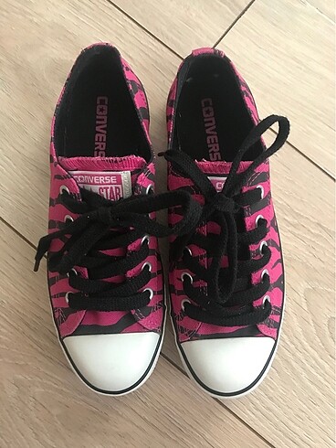 Converse scene zebra