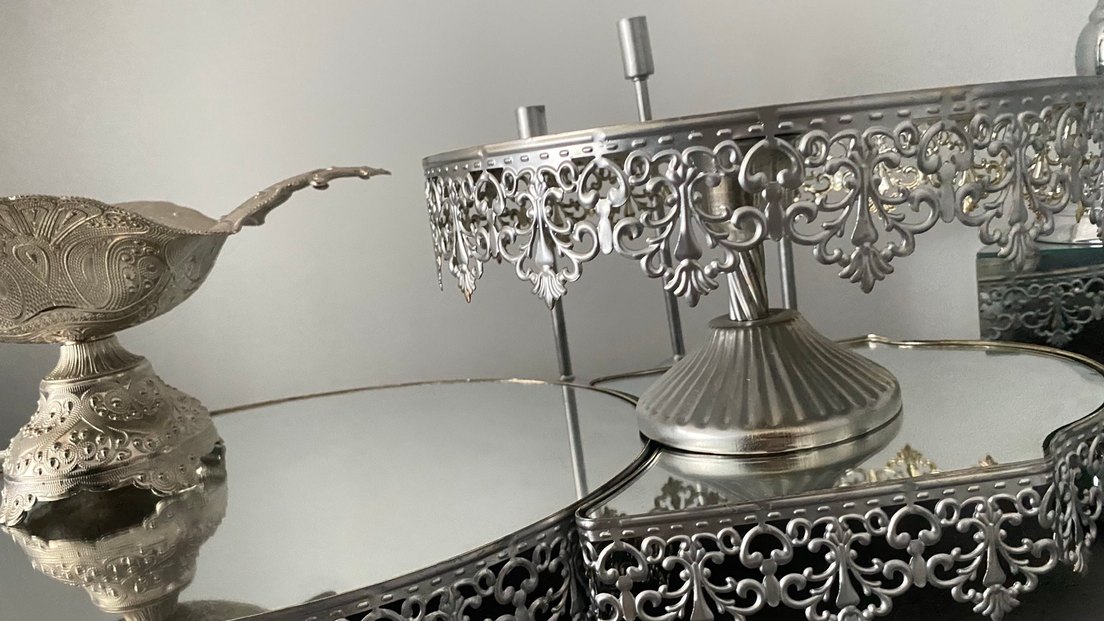 Gri Metal Söz Tepsi Konsepti - Görsel 3