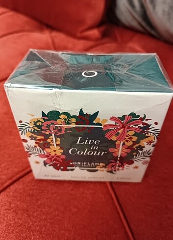 Oriflame Oriflame live in colour bayan parfümü