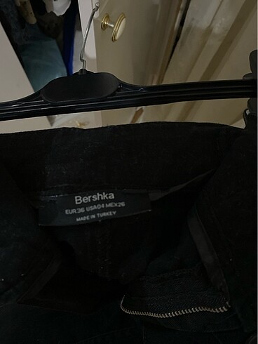 36 Beden siyah Renk Bershka kargo pantolon siyah