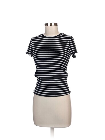 Defacto T-shirt %70 İndirimli.