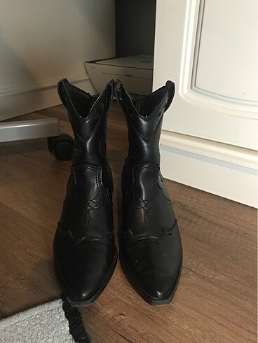 Stradivarius kovboy çizmesi