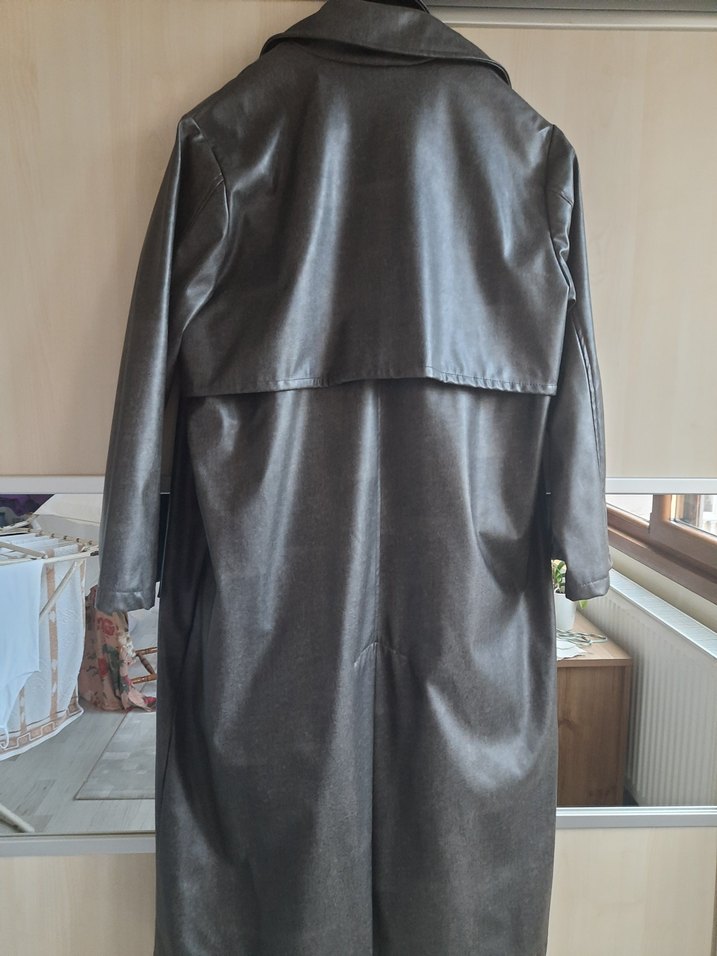 Gri Deri Kemerli Uzun Manto - Görsel 2