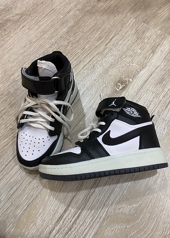 26 Beden Nike erkek çocuk bot 26 numara