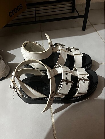 BERSHKA sandalet