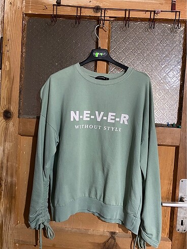Sweatshirt