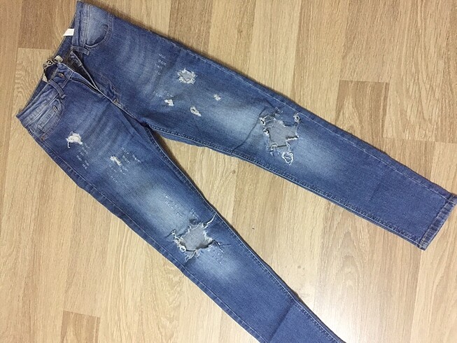 Yırtık Kot Pantolon