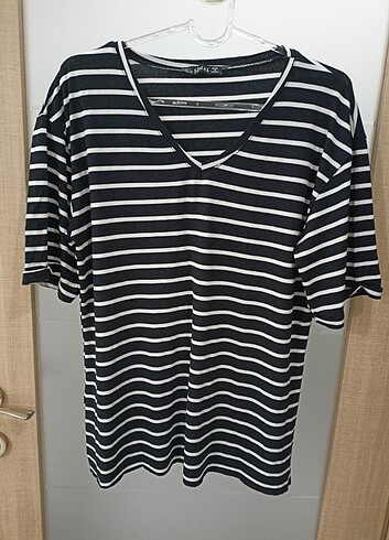 Çizgili V yaka t-shirt 