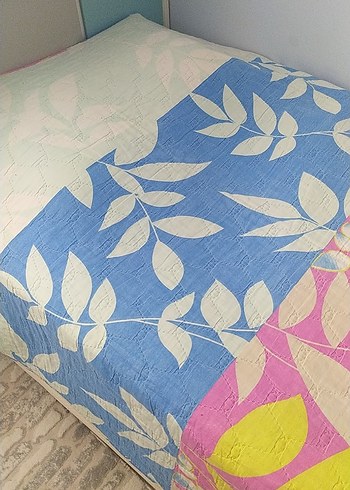 Beden Pastel Tonlarda Yaprak Desenli Tek Kişilik Yatak Örtüsü