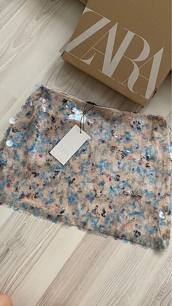 ZARA RENKLİ PULLU ETEK