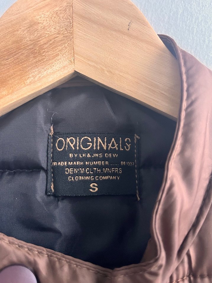 Düğmeli Parlak Kahverengi Midi Kadın Mont - Görsel 3