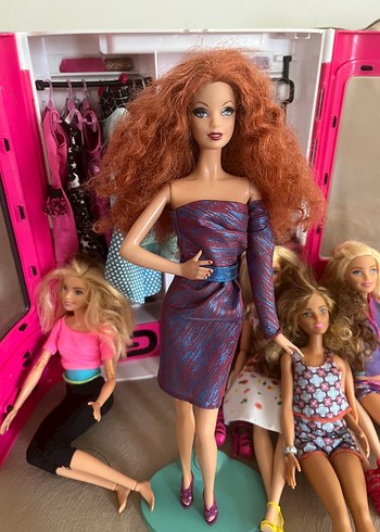 Barbie Koyu Mor Elbiseli Bebek