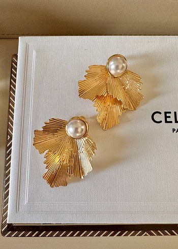 Altın Renkli Pilili Mini Çiçek Küpeler - Görsel 2