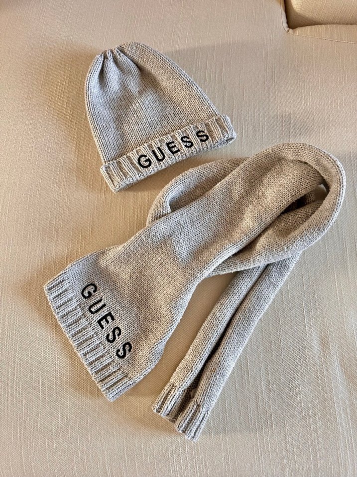 Guess çocuk bere-atkı takımı - Görsel 2