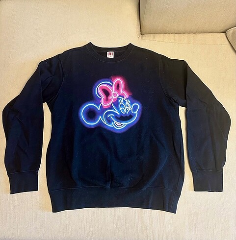 Uniqlo & Disney sweatshirt (13 yaş)