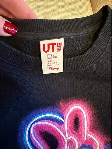 12-13 Yaş Beden siyah Renk Uniqlo & Disney sweatshirt (13 yaş)
