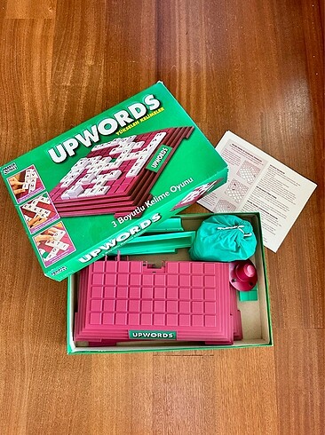 Upwords üç boyutlu kelime oyunu