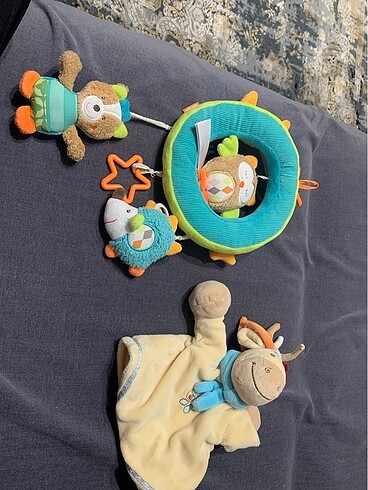 Çocuk oyuncak askılı