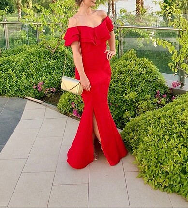 Kırmızı gece elbisesi
