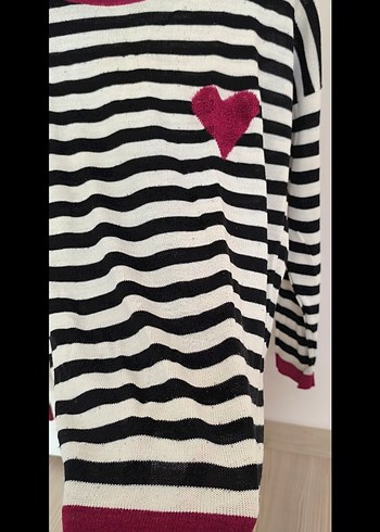 Pembe Kalp Detaylı Çizgili Kadın Kazak - Görsel 3