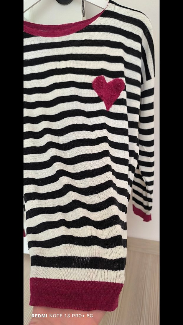 Pembe Kalp Detaylı Çizgili Kadın Kazak - Görsel 3