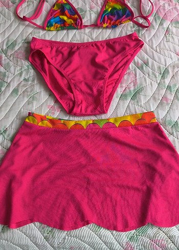 12-13 Yaş Beden Renkli Üç Parça Kız Bikini Takımı