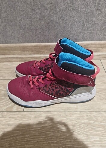 37 Beden bordo Renk Basketbol ayakkabisi