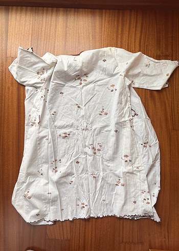 Sabahlık çiçekli kadın - Görsel 6