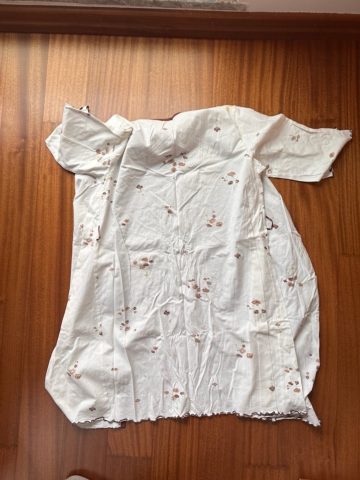 Sabahlık çiçekli kadın - Görsel 5