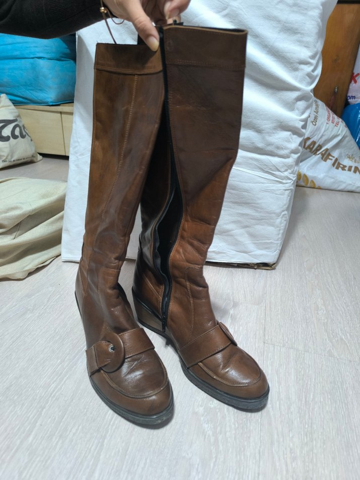 Kahverengi Deri Kadın Dolgu Topuklu Diz Üstü Çizme - Görsel 3