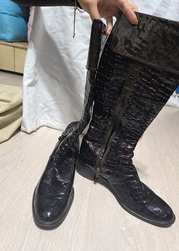 Kahverengi Deri Yılan Desenli Tokalı Diz Boyu Çizme - Görsel 2